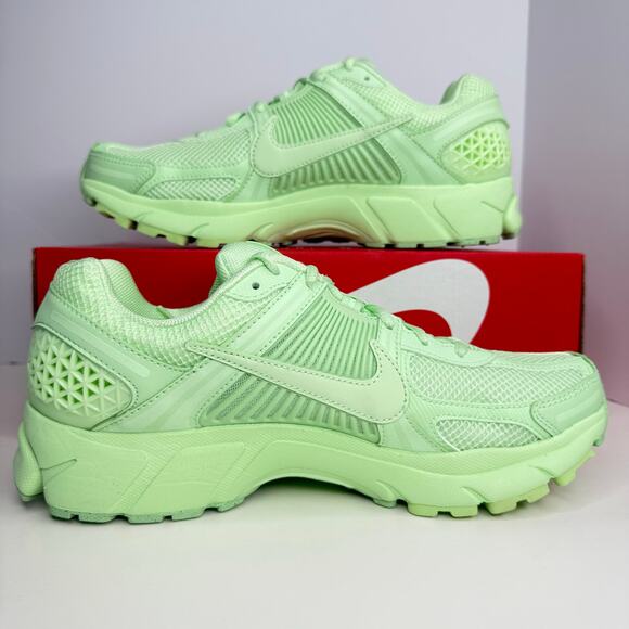 Nike Zoom Vomero 5 Vapor Green Size 9.5 Men - Picture 2 of 8